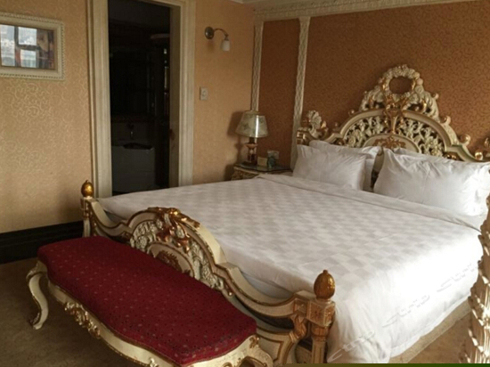 豪华商务大床房