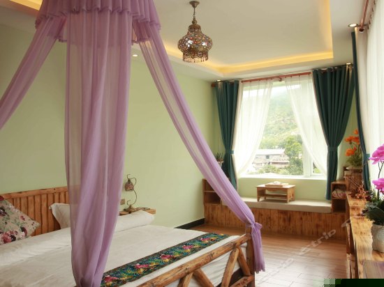 阳光蜜月豪华大床房