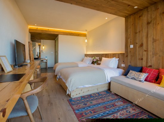 豪华湖景双床房