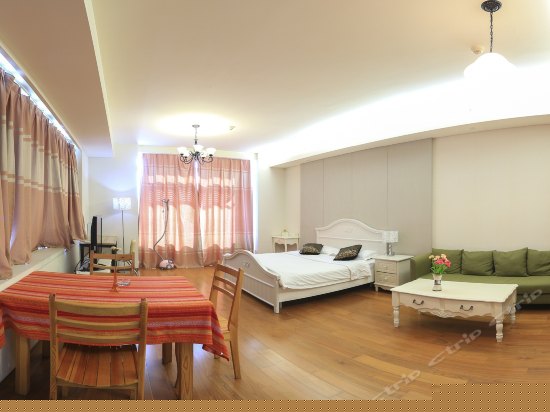 豪华双人大床房