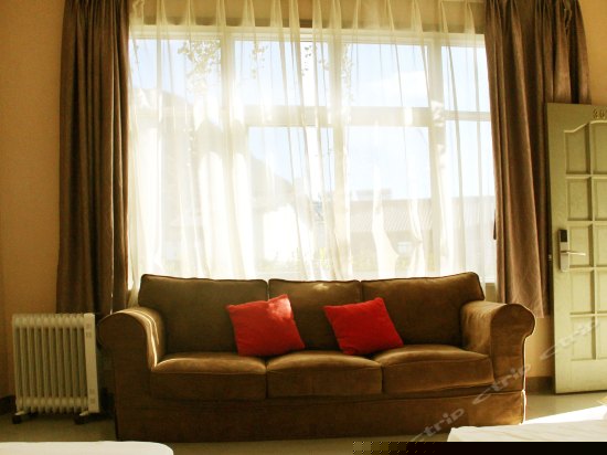 雪山湖景家庭间