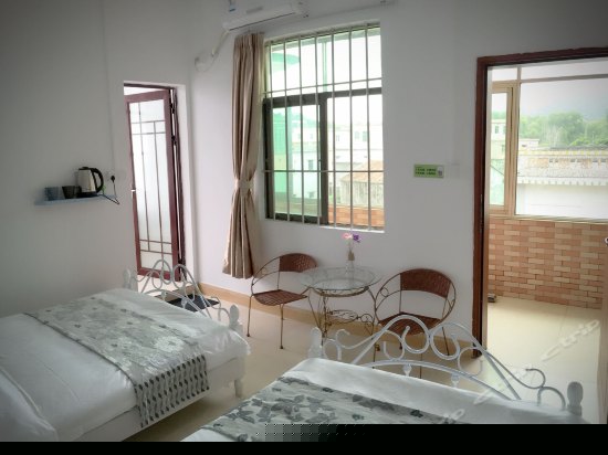 紫色水晶双床间