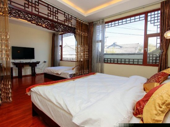 白族特色豪华家庭房