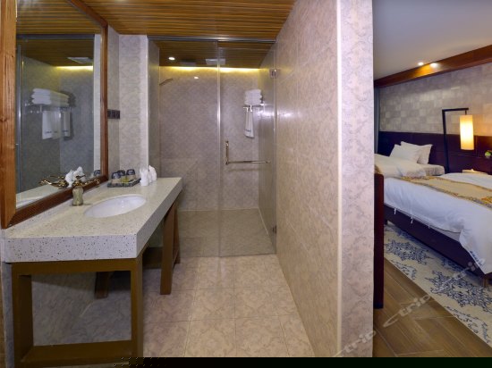 庭院江景舒适三人间