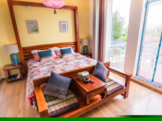 归鸿至阳台套房