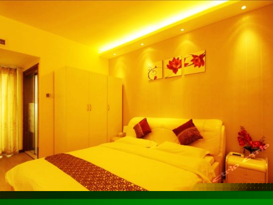 时尚温馨大床房