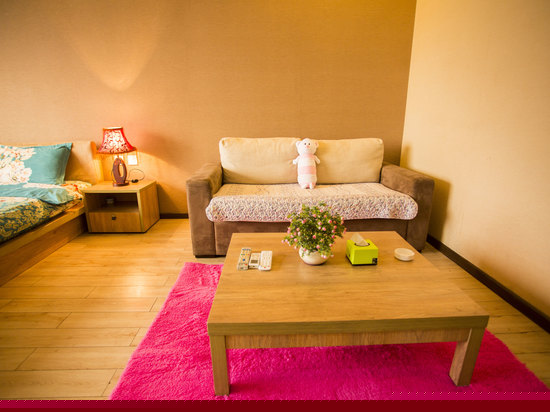 城市浪漫温馨电脑房