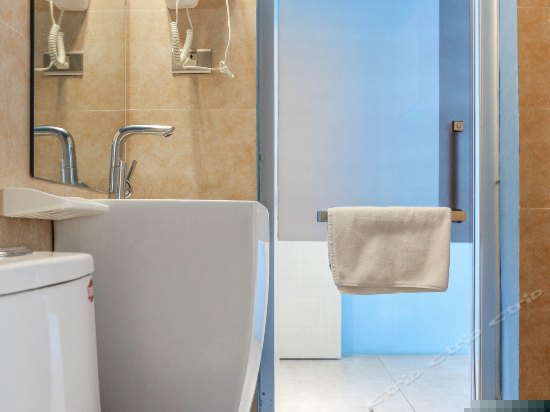 阳台河景大床房A