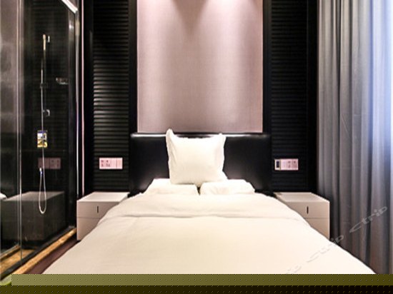 高级商务行政大床房