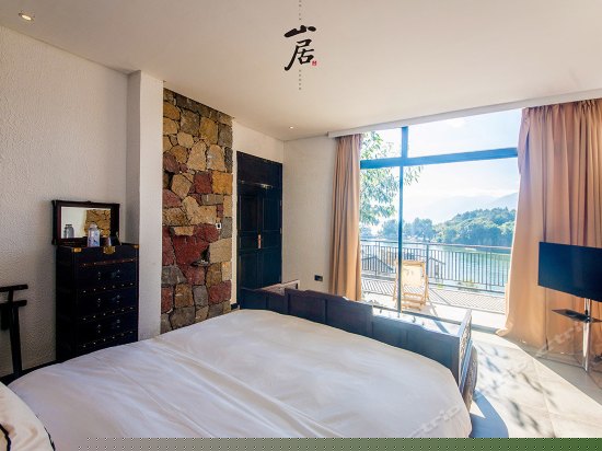 山居院林荫露台海景房