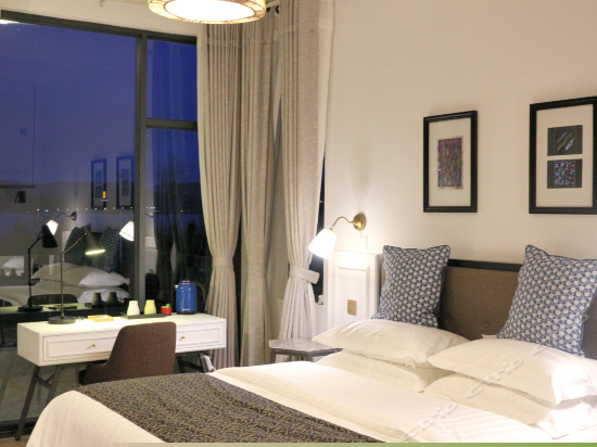 豪华水漾海景大床房