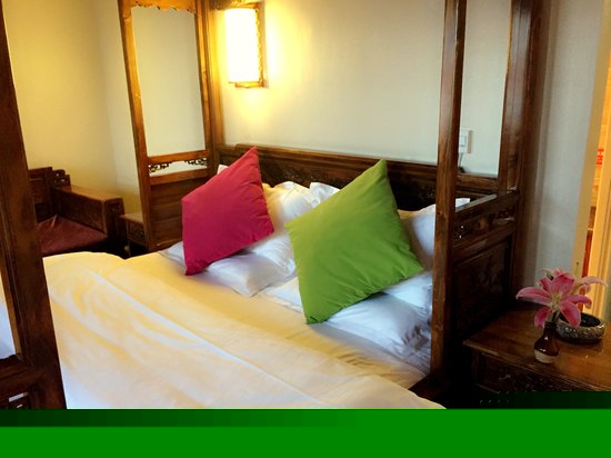 豪华雕花大床房