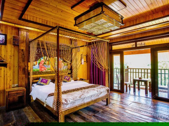 豪华风情大床房