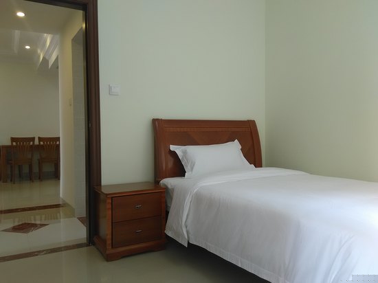 高尔夫园景三居室套房