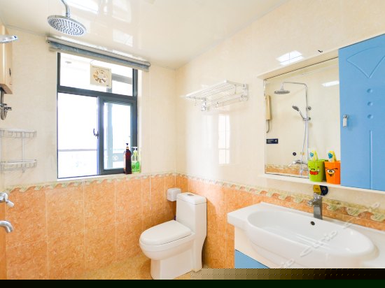 精装园景三室两卫两厅