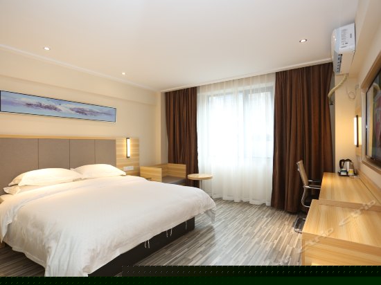 温馨蜜月高级大床房