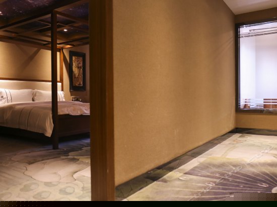 穿越迷情主题房