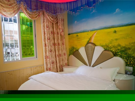 温馨浪漫圆床房