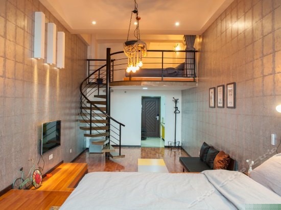 工业风家庭套房