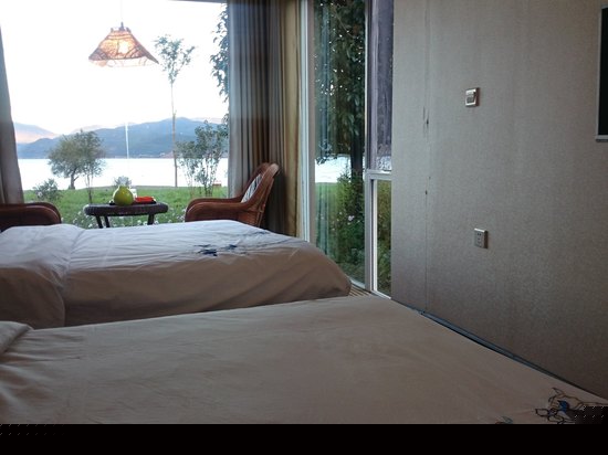 一楼湖景闺蜜房