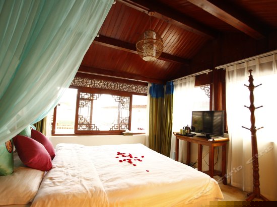 圆景蜜月大床房