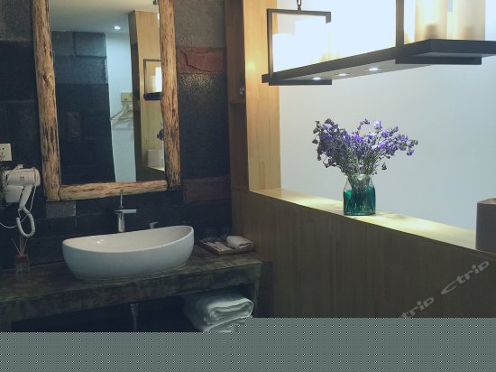 浴缸舒适大床房