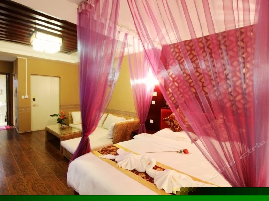 浪漫蜜月大床房