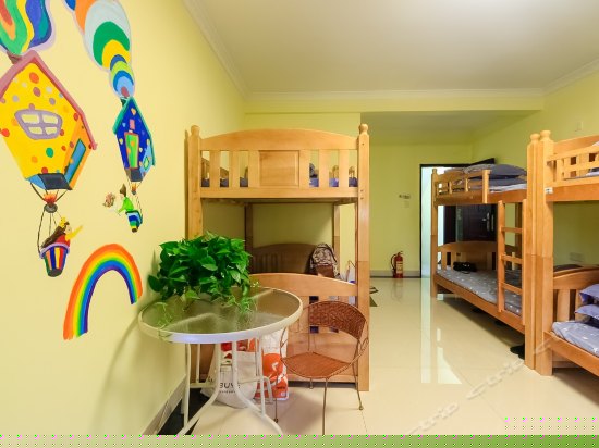 女生十人间（床位）