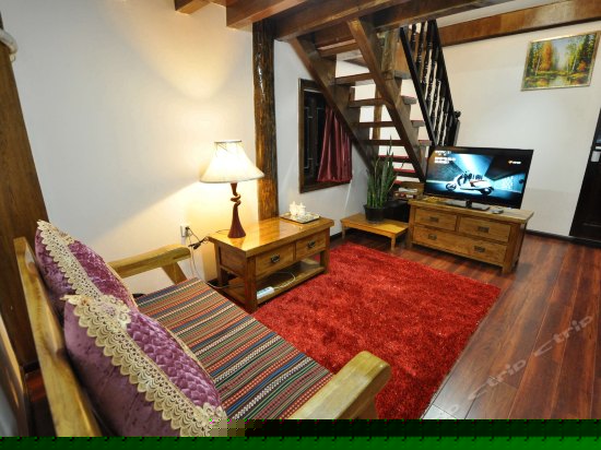 复式蜜月大床房206