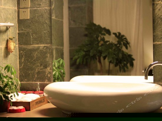 舒适大床房1号荷叶