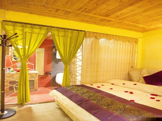 一楼浪漫满屋房