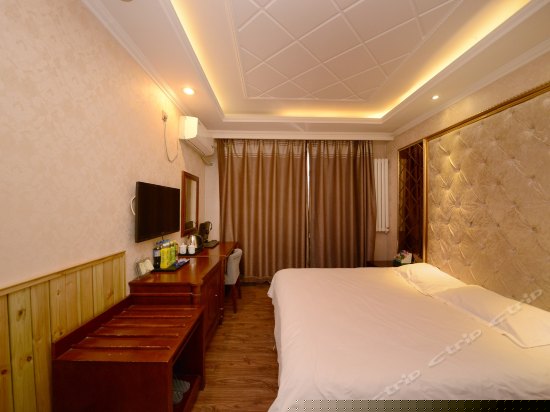 豪华大床房