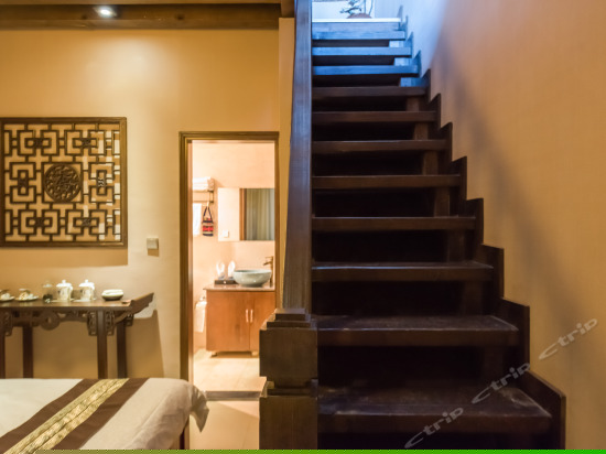 远景复式豪华家庭房