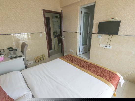 豪华电脑大床间