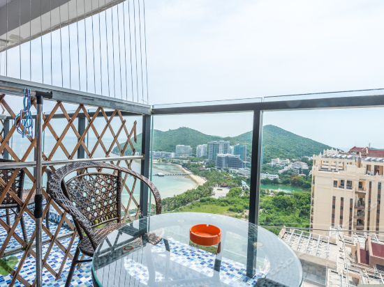 精装阳台海景大床房