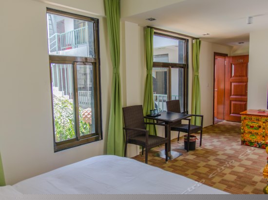 豪华阳光大床房