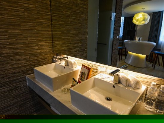 露台海景豪华四人间