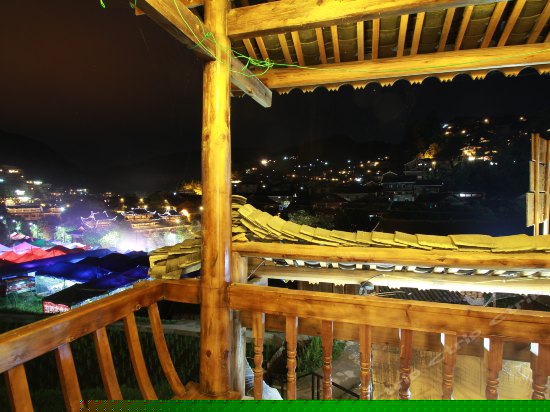 2楼豪华独立观景阳台大床房