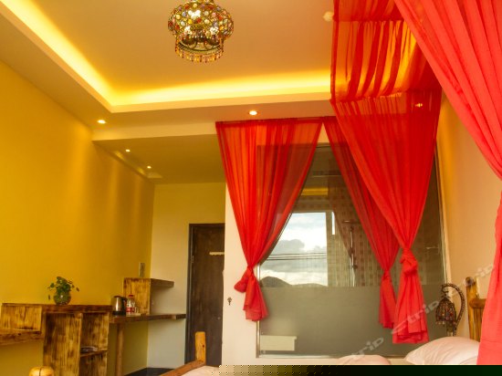 阳光蜜月大床房