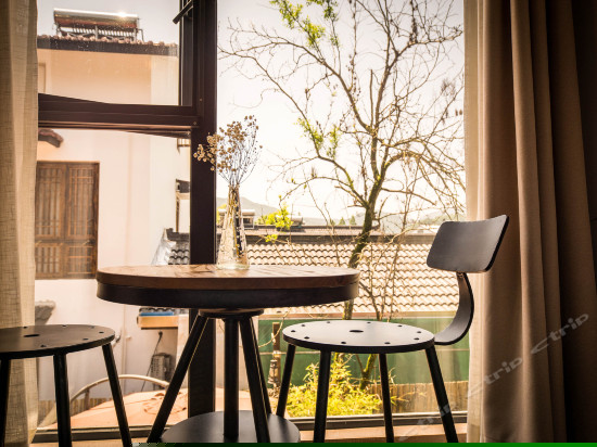 落地飘窗景观房（208）