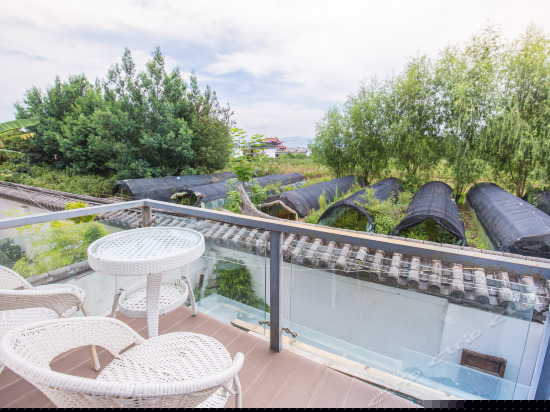 归鸿至阳台套房