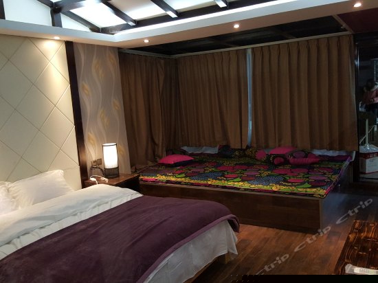 星辉星空榻榻米大床房