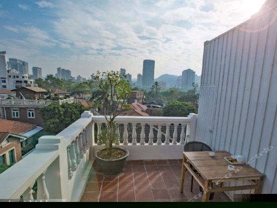 2号尊享露台浴缸大床房