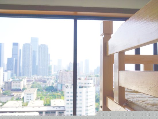 幺妹苍穹六人房(床位)