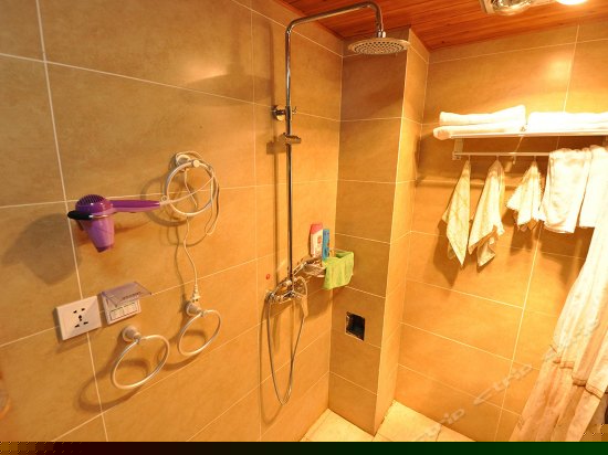 温馨家庭房（桃花源）