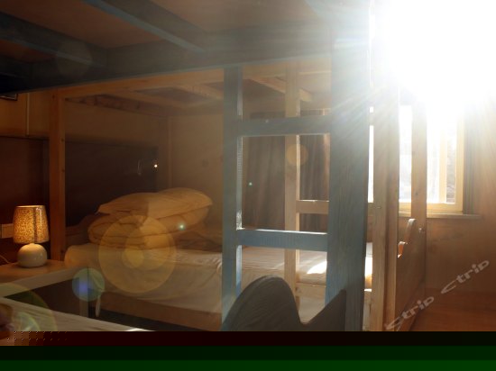 榻榻米四人床位间