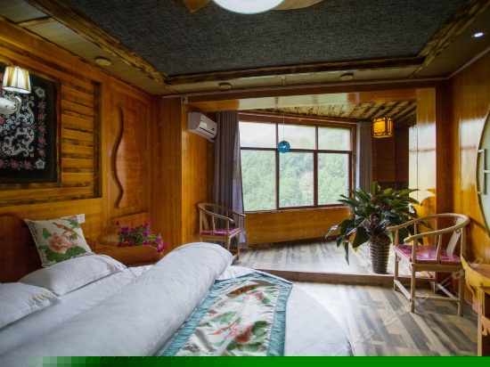 凤凰浓情情侣圆床房