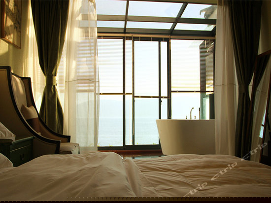 豪华海景大床房
