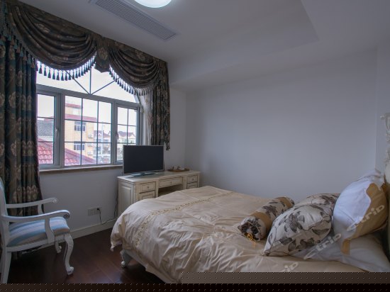 花园别墅欧式阳光二卧室套房