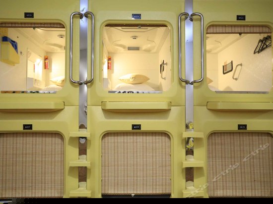 太空舱女宾竖舱